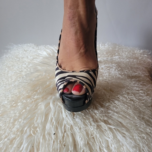 GUESS Sling back Stilleto heels - Picture 8 of 8